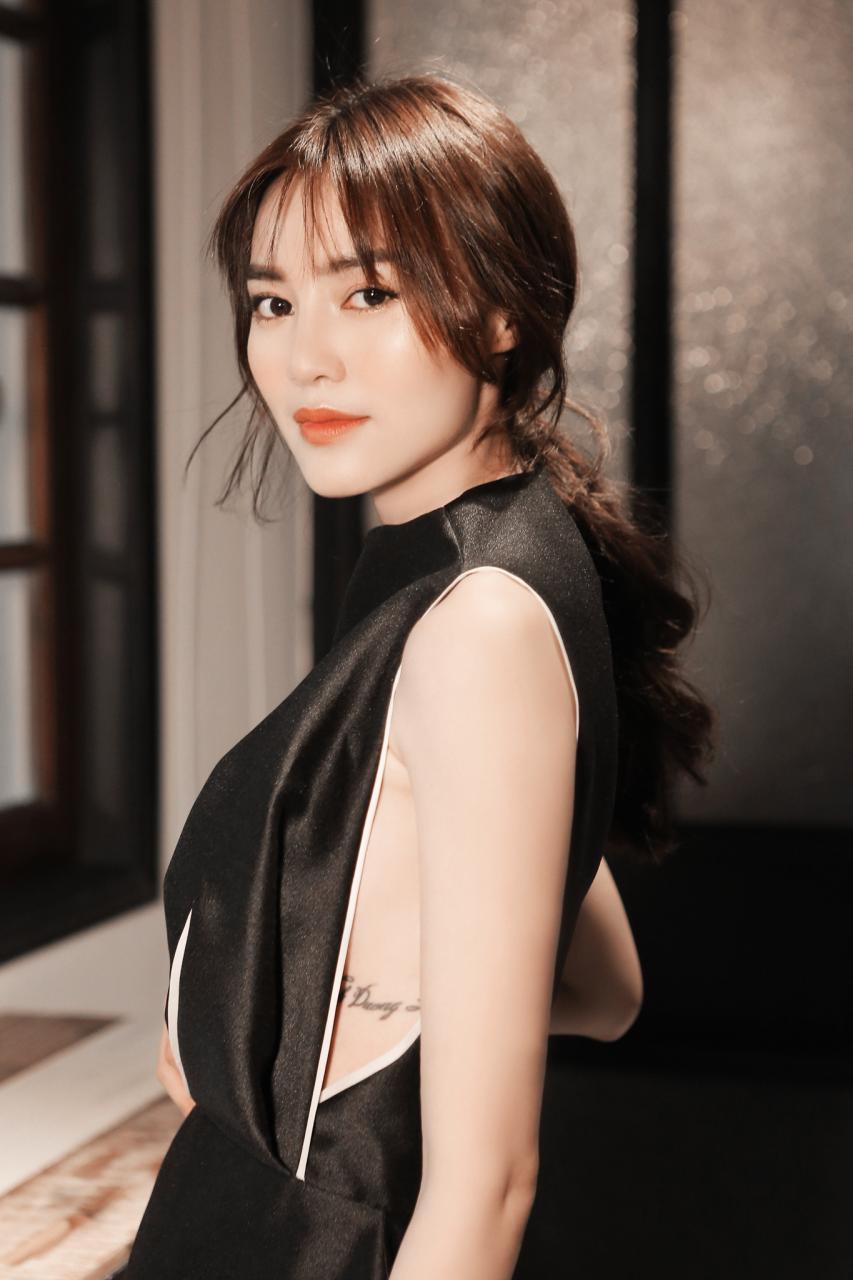 99+ Ảnh Gái Xinh Chụp Trước Gương Che Mặt Đẹp Nghiêng Nước Nghiêng Thành Những Bức Ảnh Gợi Cảm và Tuyệt Đẹp